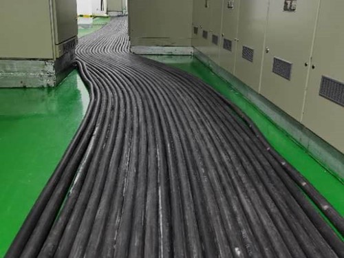 福建如何根据理论计算公式计算温度对特定电压测量结果的影响？